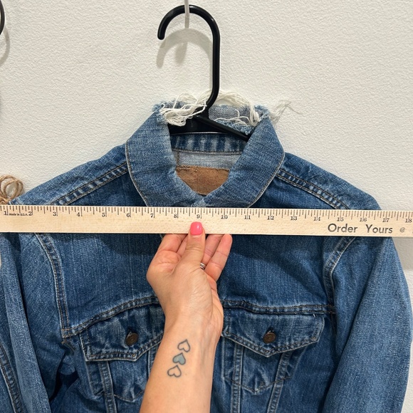 Women's Vintage Levi's Denim Jacket, Size 30 (Small) - Picture 4 of 6